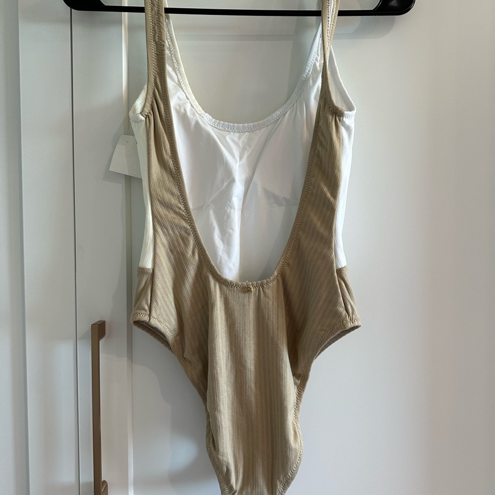 Derek lam - Picture 3 of 3
